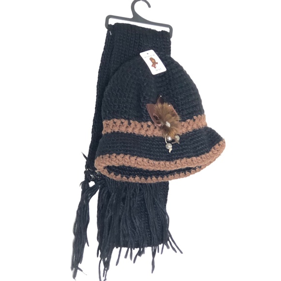 Super Soft Fringe Scarf & Hat Set - Picture 9 of 12